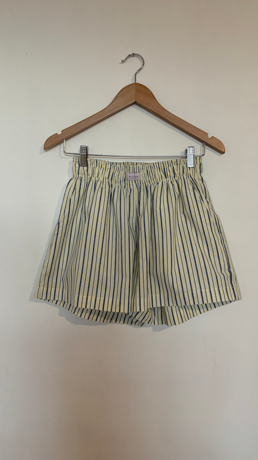 Shorts Beige con rayas azules